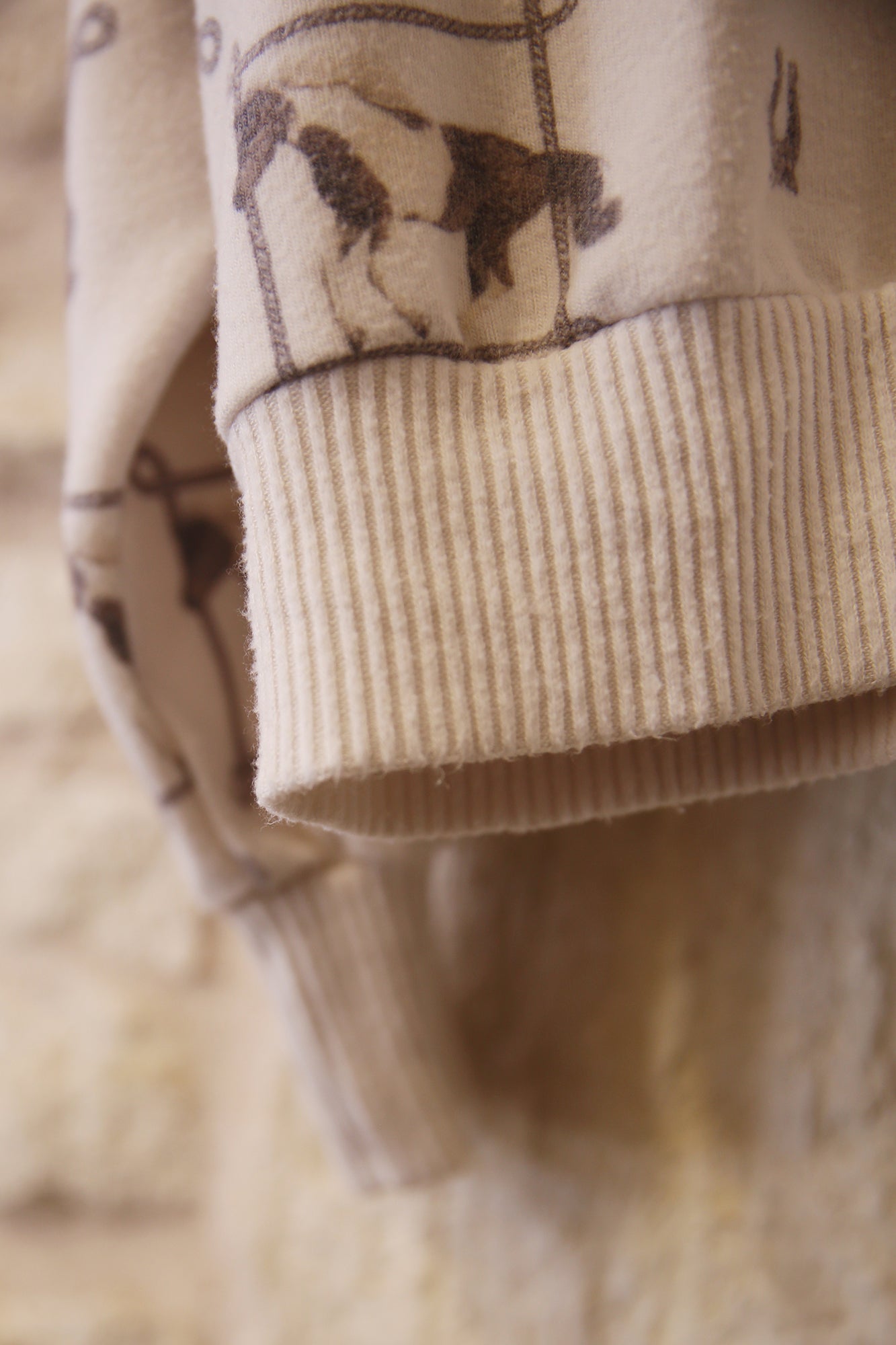 Cozy Top Lasso Horse Almond Mlk