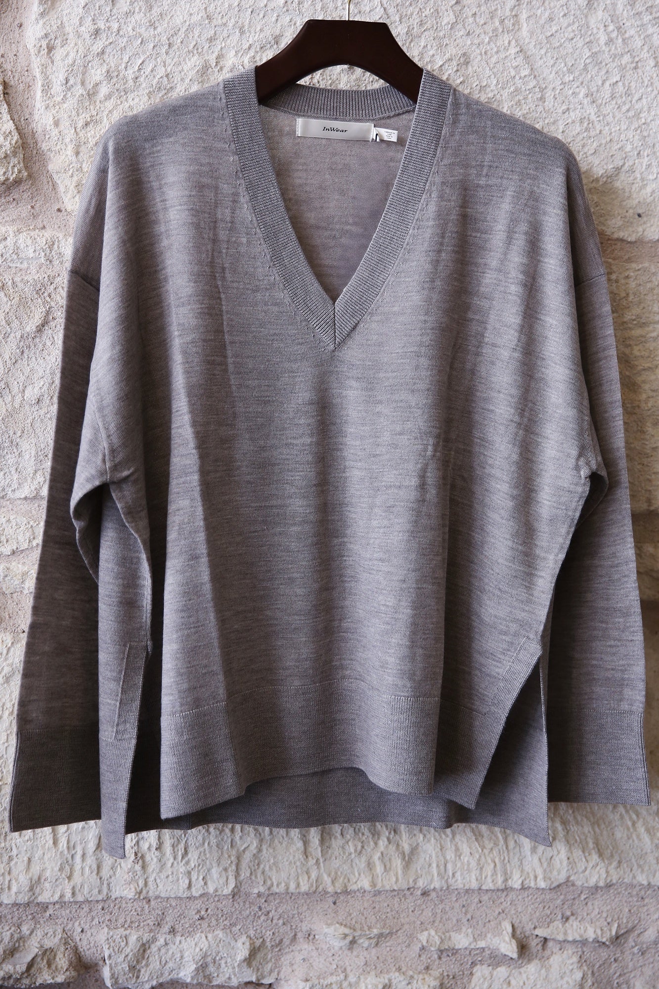GitoIW V-Neck Wool Sweater
