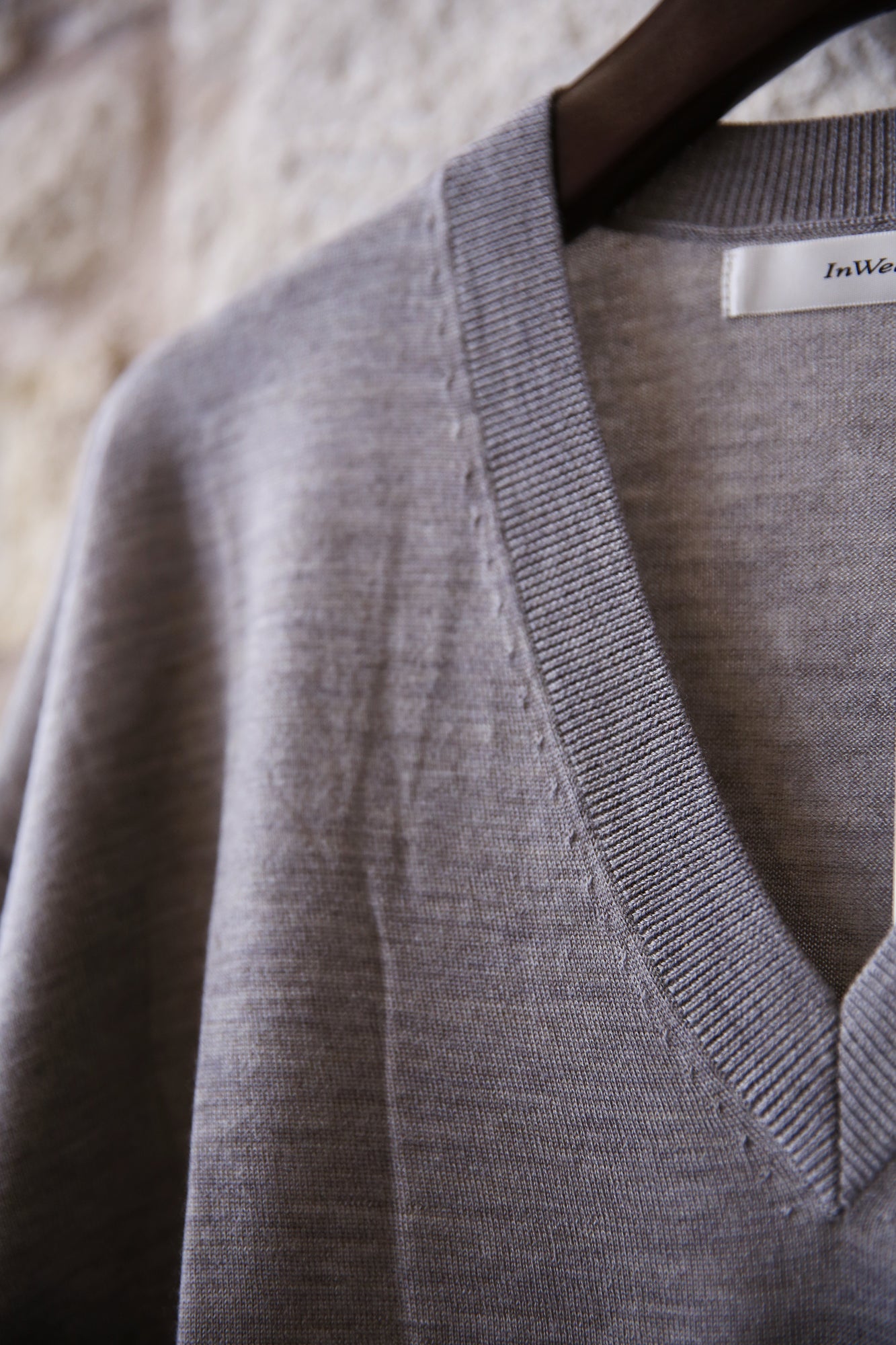 GitoIW V-Neck Wool Sweater