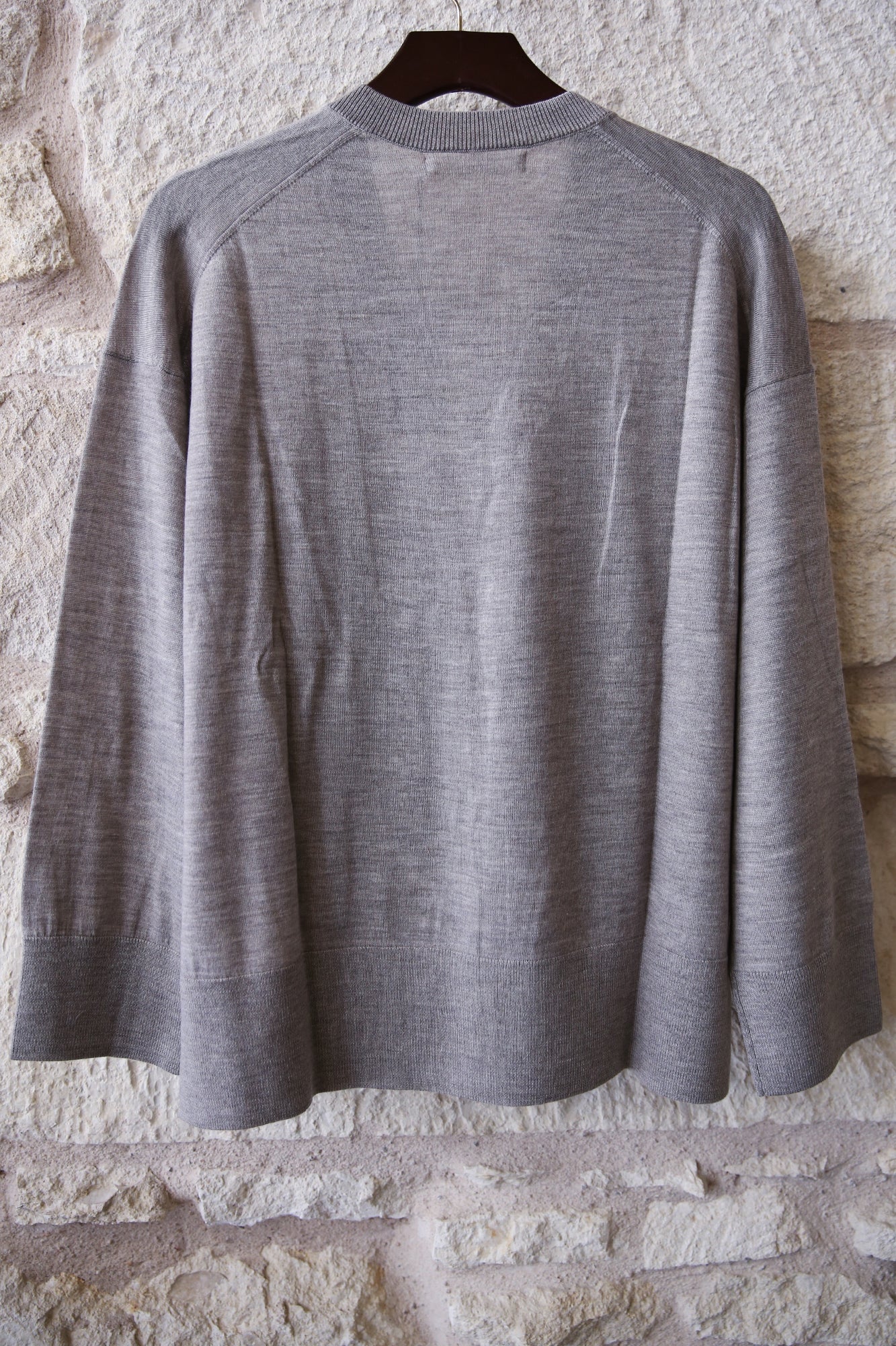 GitoIW V-Neck Wool Sweater