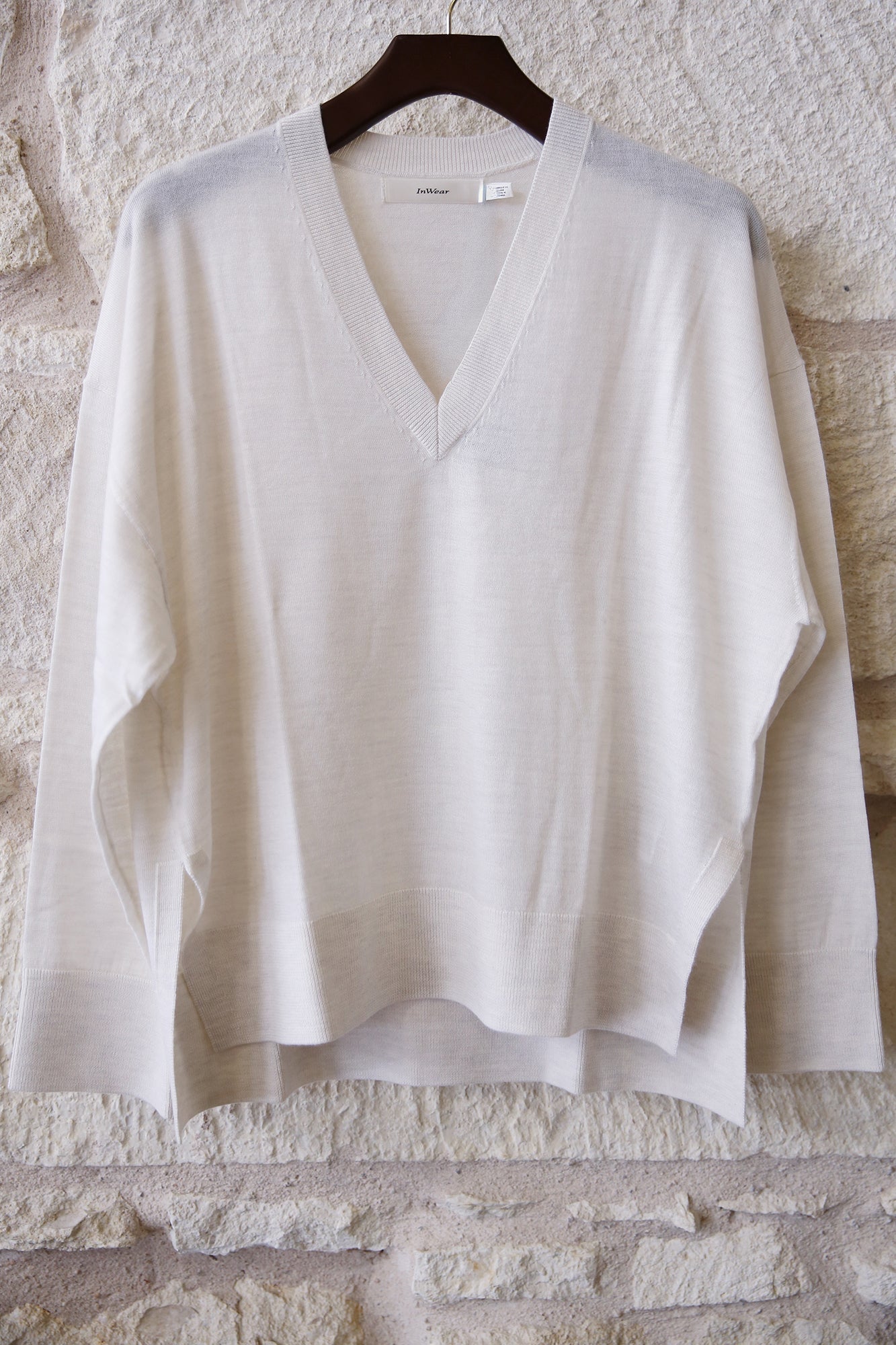 GitoIW V-Neck Wool Sweater