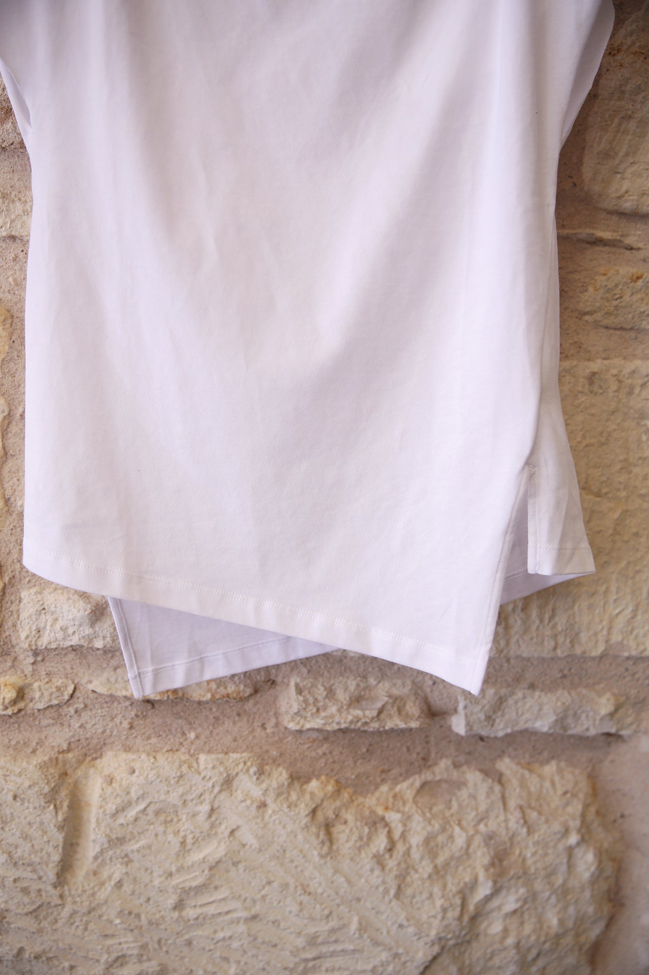 Sebani Asymmetrical Plain-Colored Cotton T-Shirt