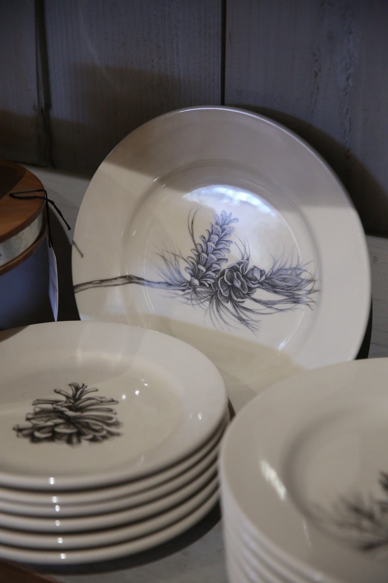 ZINDEL Dinner Plate Pine Branch - White