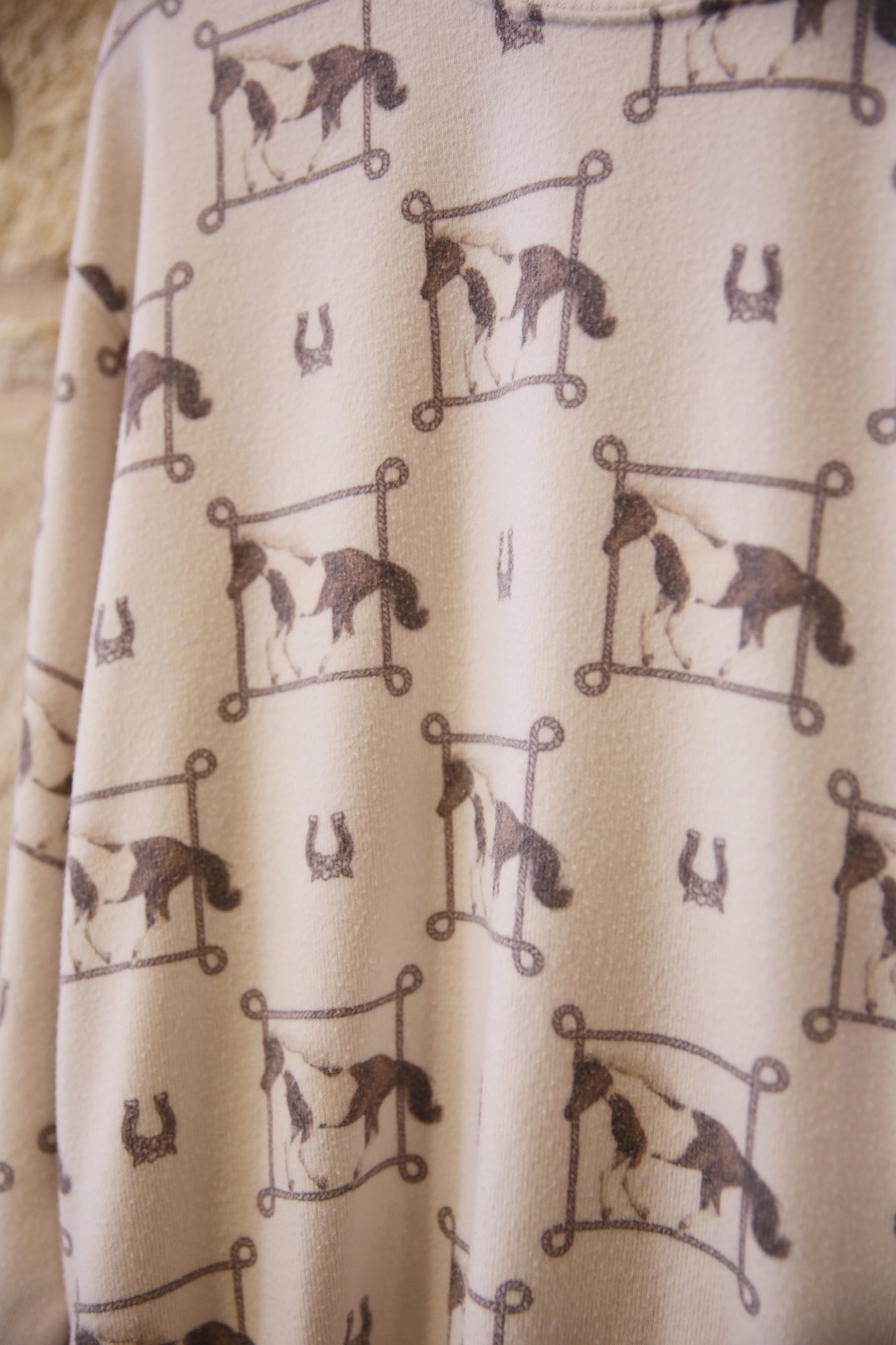 Cozy Top Lasso Horse Almond Mlk