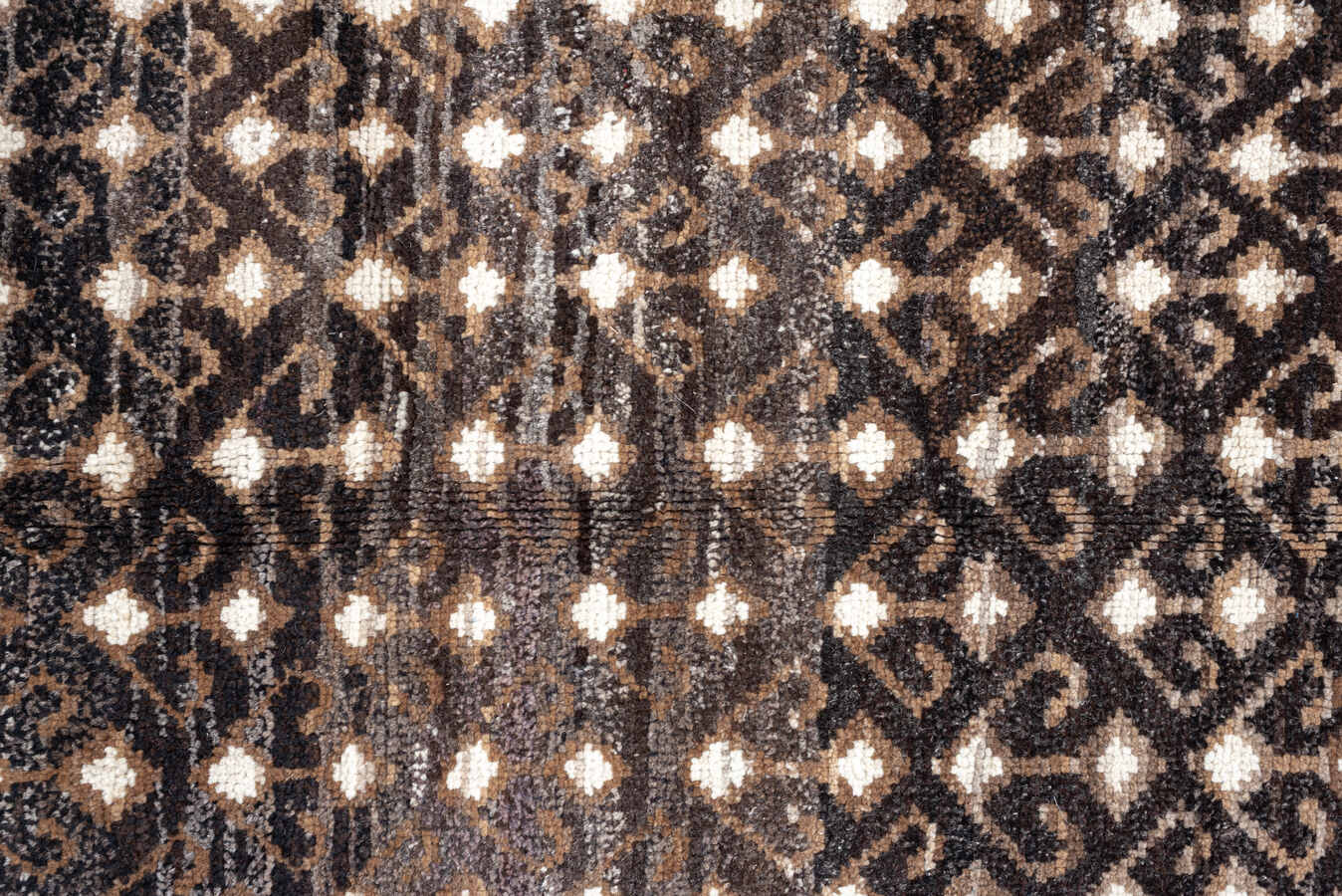 10'8" x 14'3" Kars Gold and Black Rug