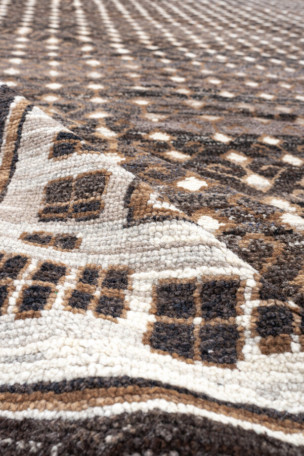 10'8" x 14'3" Kars Gold and Black Rug