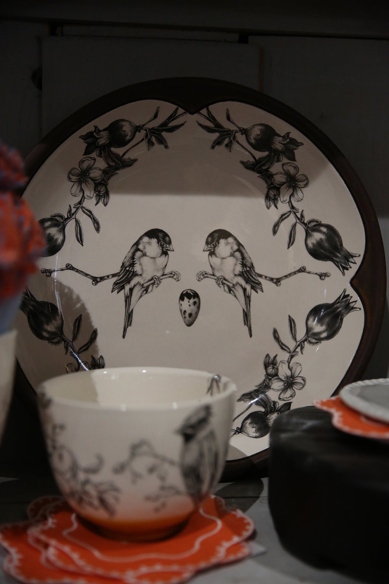 ZINDEL Small Round Platter Chickadee - Brown