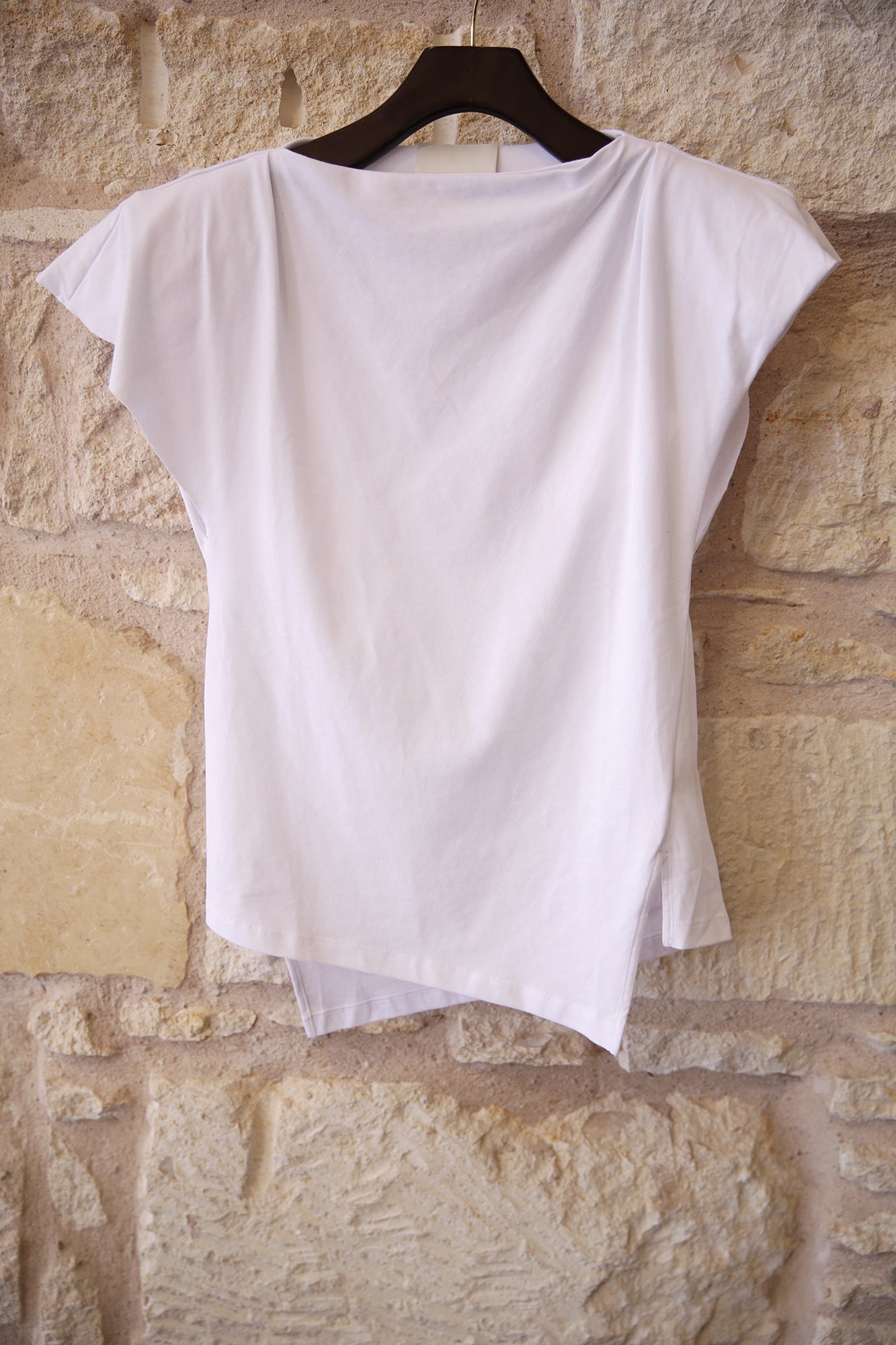 Sebani Asymmetrical Plain-Colored Cotton T-Shirt