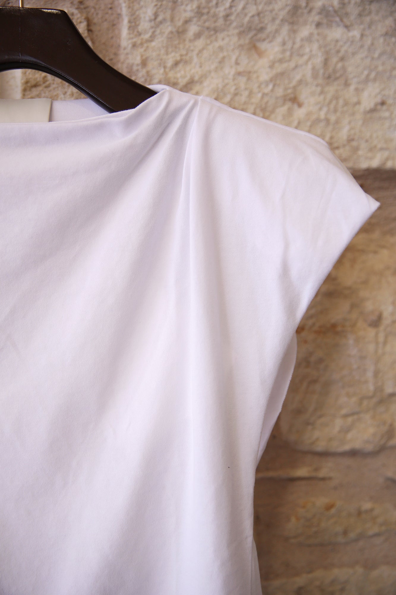 Sebani Asymmetrical Plain-Colored Cotton T-Shirt