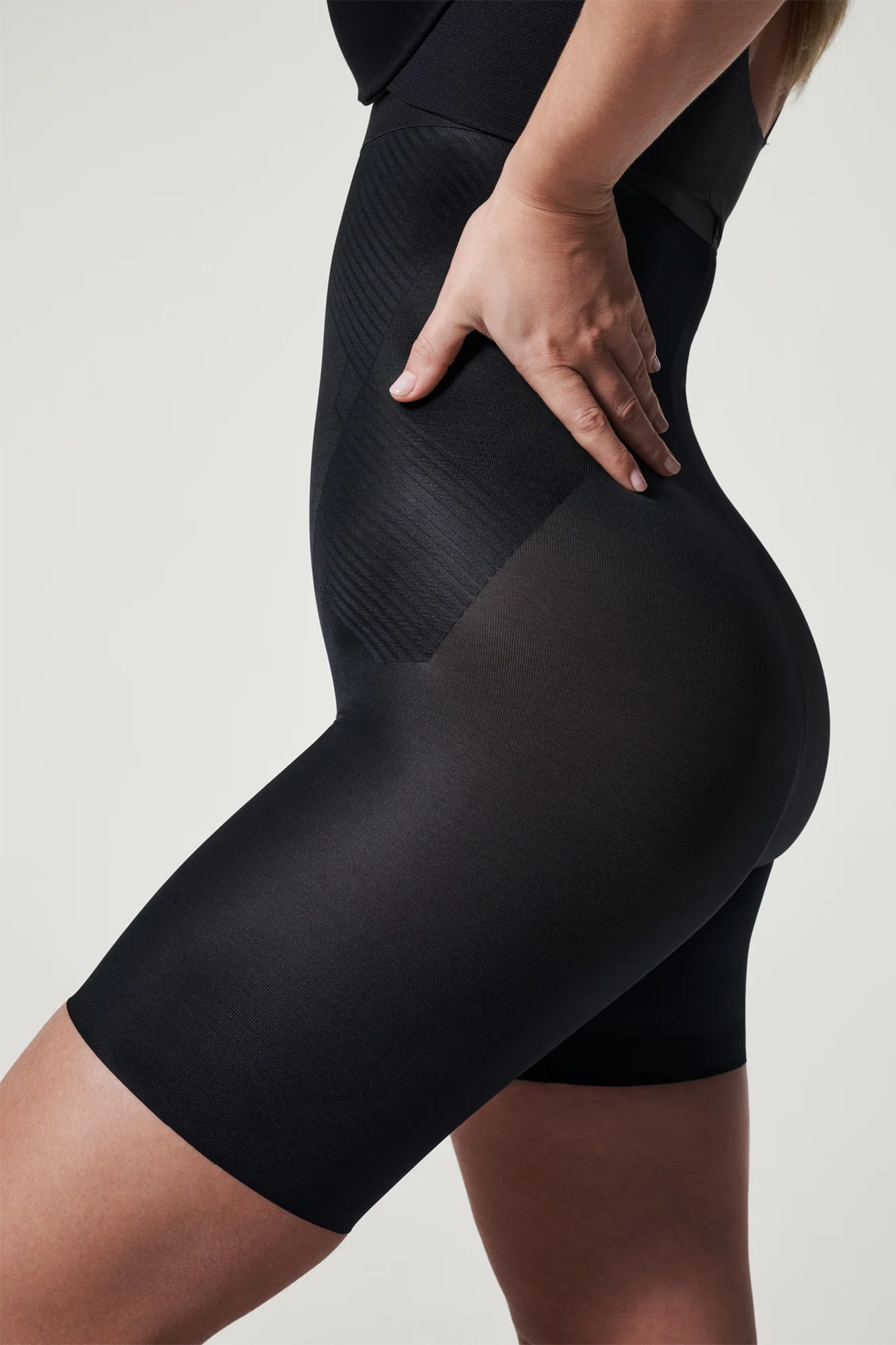Thinstincts® 2.0 High-Waisted Mid-Thigh Short Very Black