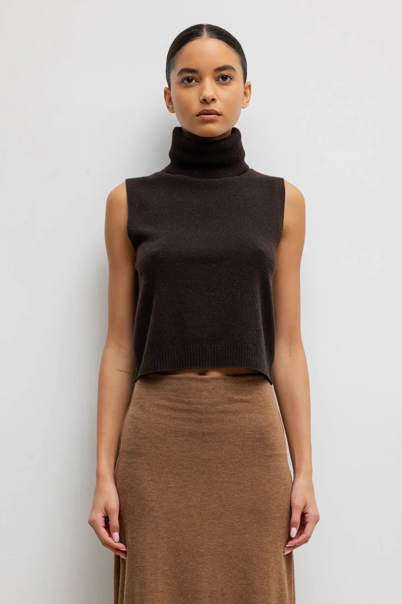 Zoe Sleeveless Turtleneck Tee Chocolate